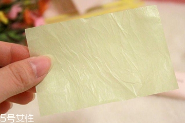 吸油紙會(huì)吸走防曬霜嗎？吸油紙會(huì)將水分帶走嗎？
