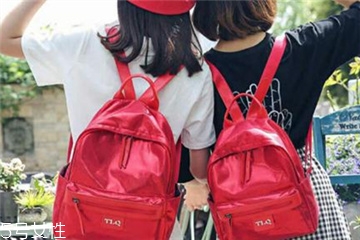 20歲女生背什么包？20多歲女生適合什么包包？