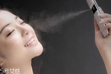 補(bǔ)水噴霧怎么定妝不花妝？補(bǔ)水噴霧的隱藏功能介紹
