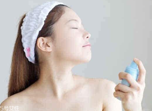 補(bǔ)水噴霧怎么定妝不花妝？補(bǔ)水噴霧的隱藏功能介紹