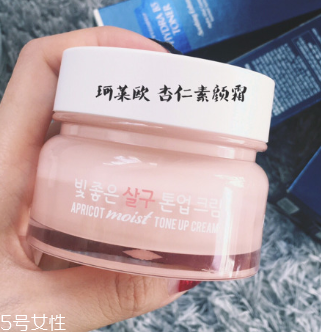 長(zhǎng)期用素顏霜會(huì)變黑嗎？長(zhǎng)期用素顏霜的后果