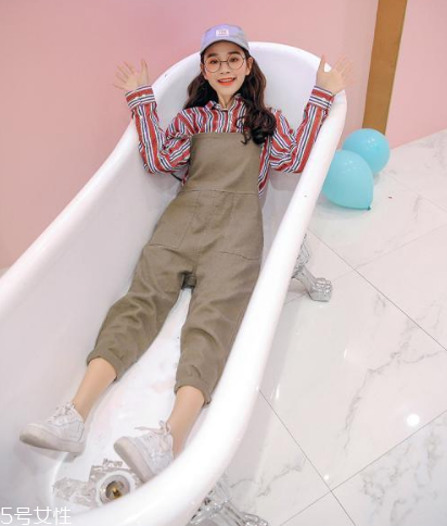 平胸女生夏天穿什么？平胸也能穿出高級感
