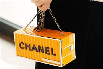 chanel集裝箱多少錢？香奈兒集裝箱包包正品價(jià)格
