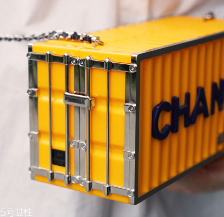 chanel集裝箱多少錢？香奈兒集裝箱包包正品價格