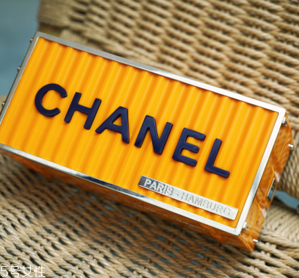 chanel集裝箱多少錢？香奈兒集裝箱包包正品價格