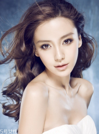 燙發(fā)不染色好看嗎？只燙不染也能美美的