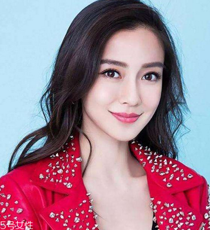 燙發(fā)不染色好看嗎？只燙不染也能美美的