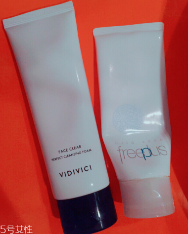 vidivici和芙麗芳絲哪個好？vidivici和芙麗芳絲洗面奶比較