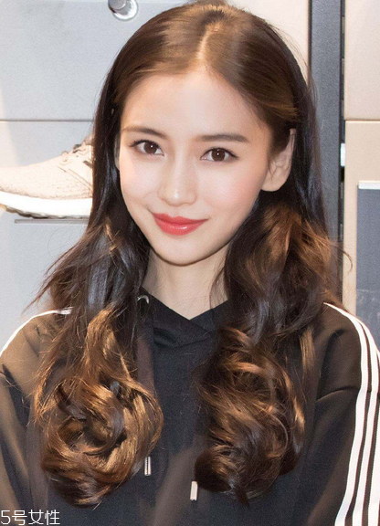 燙發(fā)每天必須打理嗎？燙發(fā)簡(jiǎn)易打理方法