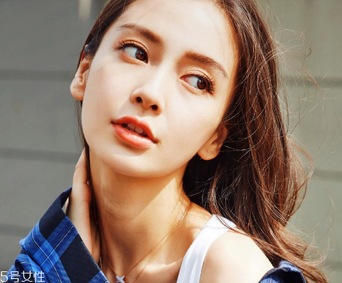染發(fā)會(huì)使頭發(fā)變白嗎？頭發(fā)變白不是染發(fā)的鍋