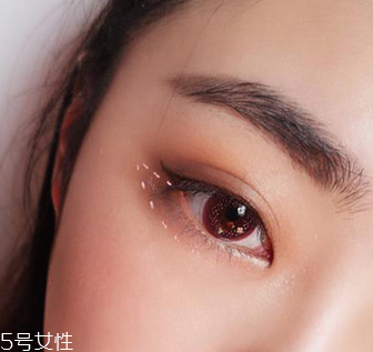 下眼影怎么畫顯眼睛大？眼睛變大2倍的下眼影畫法