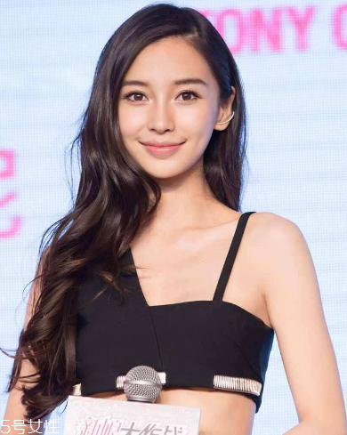染發(fā)好還是戴假發(fā)好？染發(fā)假發(fā)選哪個