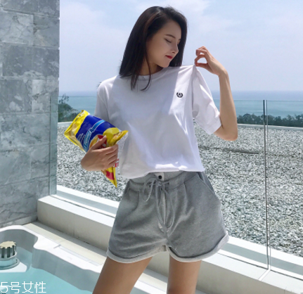 不會(huì)穿衣服搭配怎么辦？有這三樣就夠了