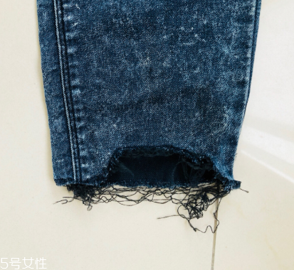 舊牛仔褲怎么改好看？只需幾步立馬變身時尚褲子