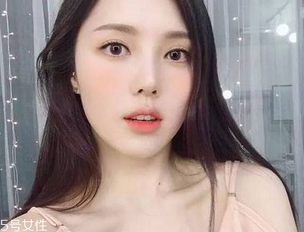 美瞳會傷眼睛嗎 多多少少有一點(diǎn)