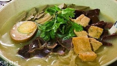 鴨血粉絲湯的營(yíng)養(yǎng)成分有很多種
