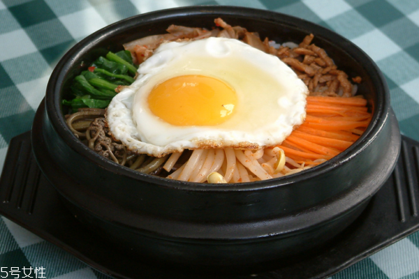 石鍋拌飯是哪個(gè)國家 發(fā)源地為韓國全羅北道