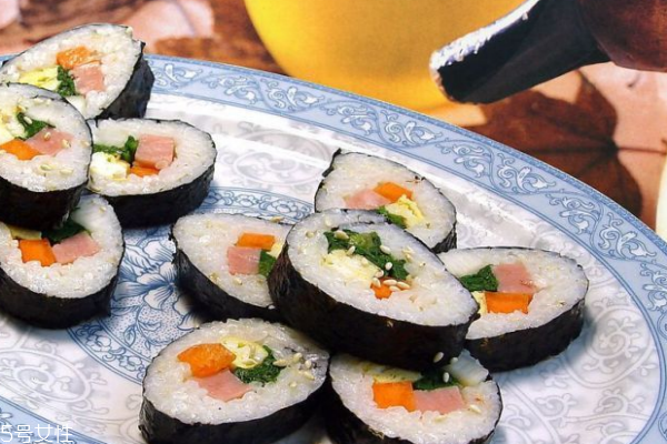 紫菜包飯的紫菜是哪種 應(yīng)該買(mǎi)烤紫菜
