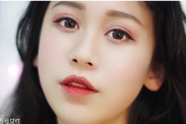 秋冬季節(jié)化妝步驟，保濕補(bǔ)水很重要