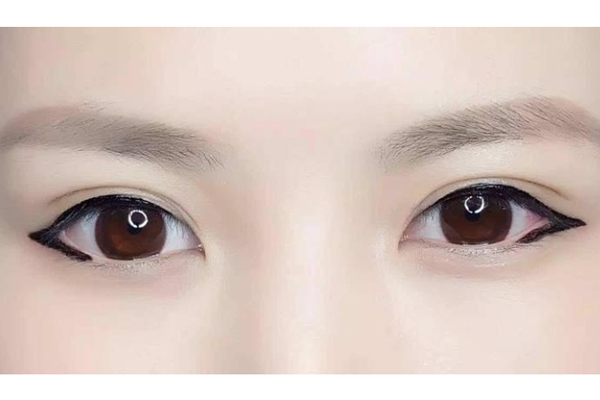 圓眼怎么畫(huà)眼線 增加成熟感是重點(diǎn)