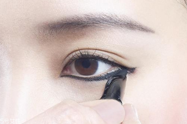 畫(huà)眼線怎么收眼尾 4技巧打開(kāi)新世界大門(mén)