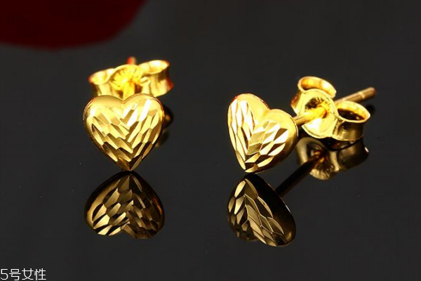 黃金耳釘過(guò)敏怎么辦 要及時(shí)就醫(yī)