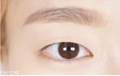 單眼皮眼妝的畫(huà)法步驟圖片 最流行的單眼皮眼妝畫(huà)法