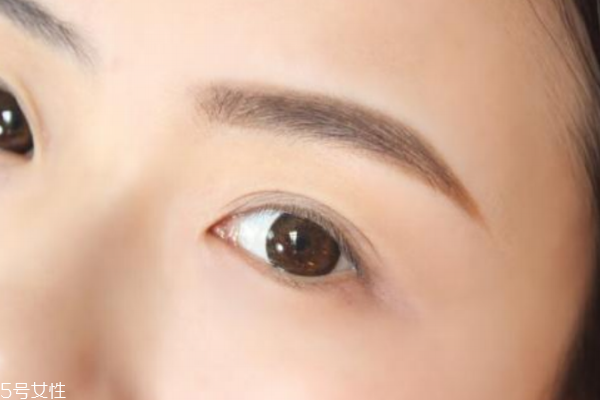 眉筆顏色如何選擇 3種必備常見(jiàn)色pk