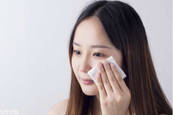 干皮適合什么卸妝產品 干皮卸妝推薦