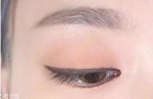 眼妝怎么畫(huà)顯眼睛大 教你如何化妝使眼睛變大