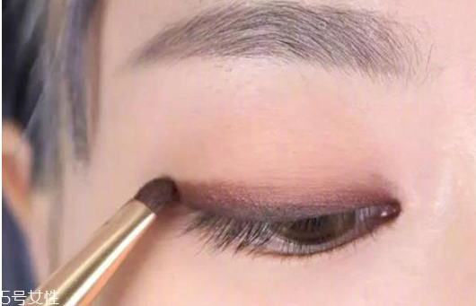 眼妝怎么畫(huà)顯眼睛大 教你如何化妝使眼睛變大