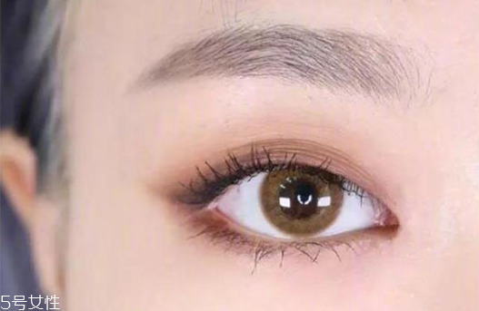 眼妝怎么畫(huà)顯眼睛大 教你如何化妝使眼睛變大