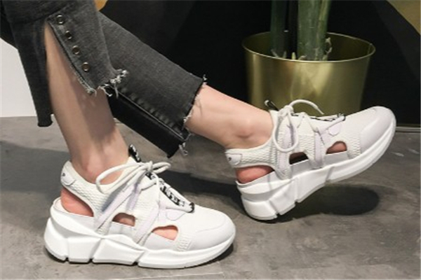 小白鞋什么季節(jié)穿？適合穿小白鞋的季節(jié)