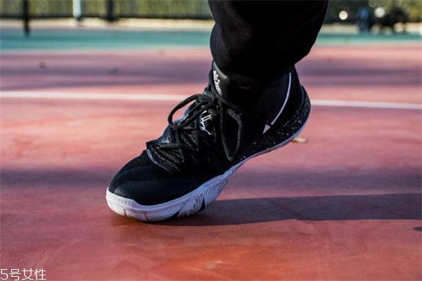 nike kyrie 5歐文5實(shí)戰(zhàn)測(cè)評(píng) 不能錯(cuò)過的上腳報(bào)告