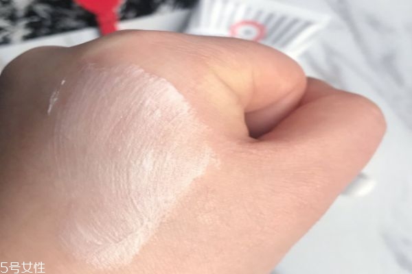 急救美人修復面霜搓泥 要先進行乳化