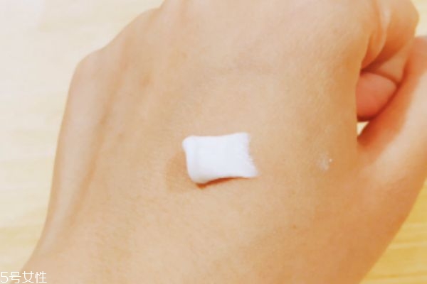 急救美人修復面霜搓泥 要先進行乳化