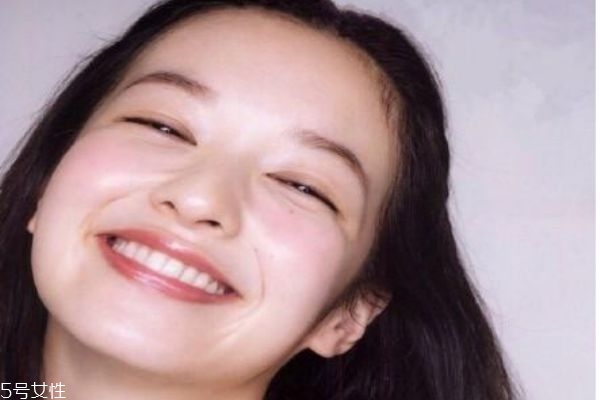 常見(jiàn)的護(hù)膚誤區(qū)有哪些 女生常見(jiàn)的六大護(hù)膚誤區(qū)