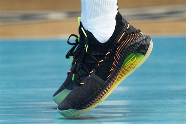 ua curry 6庫(kù)里6代戰(zhàn)靴測(cè)評(píng) 一起感受全掌緩震