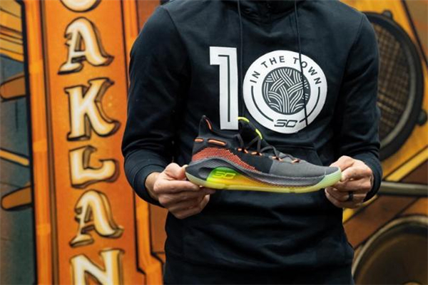 ua curry 6庫(kù)里6代戰(zhàn)靴測(cè)評(píng) 一起感受全掌緩震