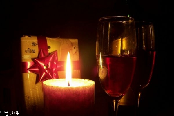 女性喝紅酒美容，一天喝多少比較好