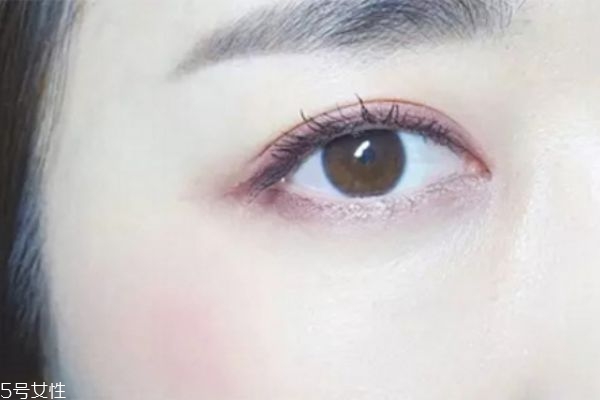 粉紫色眼妝怎么畫(huà) 粉色和紫色眼影的畫(huà)法