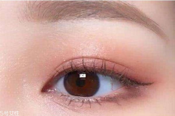 粉紫色眼妝怎么畫(huà) 粉色和紫色眼影的畫(huà)法