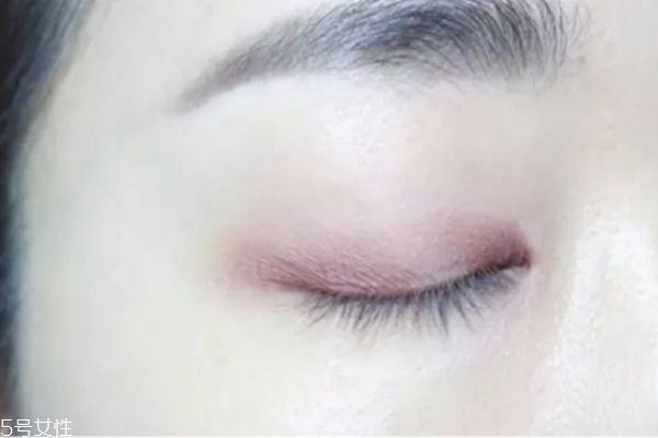 粉紫色眼妝怎么畫(huà) 粉色和紫色眼影的畫(huà)法