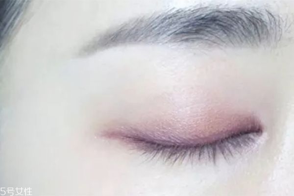 粉紫色眼妝怎么畫(huà) 粉色和紫色眼影的畫(huà)法