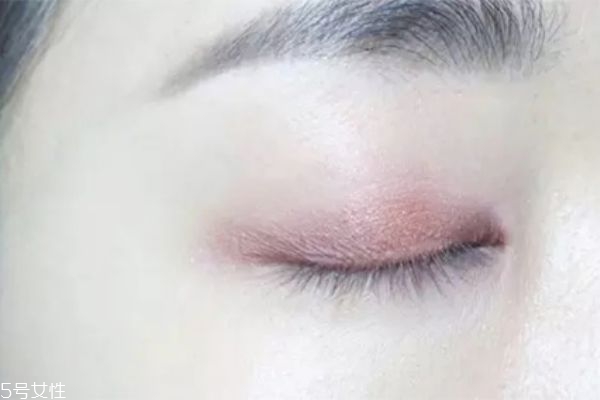 粉紫色眼妝怎么畫(huà) 粉色和紫色眼影的畫(huà)法