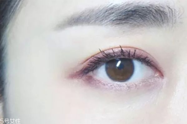 粉紫色眼妝怎么畫(huà) 粉色和紫色眼影的畫(huà)法