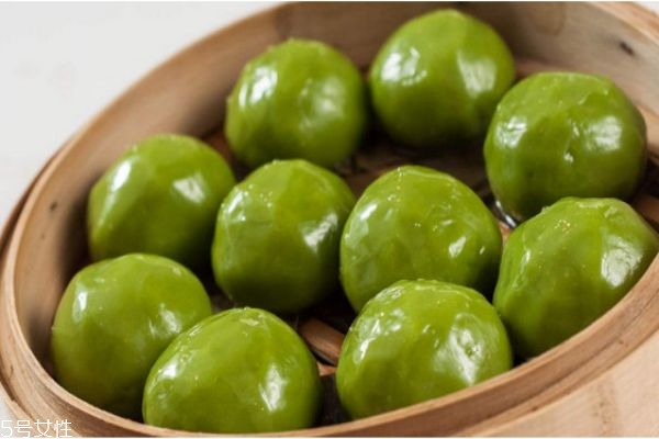 青團(tuán)的營(yíng)養(yǎng)價(jià)值及功效 吃青團(tuán)時(shí)的四個(gè)注意