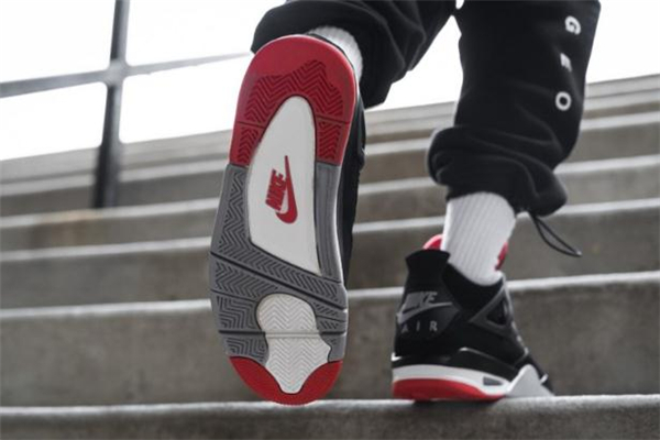 2019aj4黑紅復(fù)刻多少錢 顏值無(wú)可挑剔