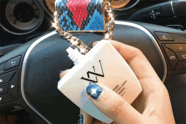 vn鉑金包防曬和安耐曬哪個(gè)好 熱門(mén)防曬霜pk