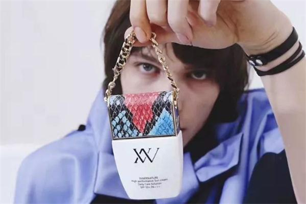 vn鉑金包防曬和安耐曬哪個(gè)好 熱門(mén)防曬霜pk
